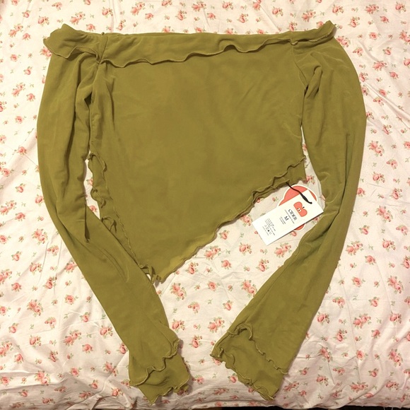 Cider Off the shoulder Asymmetrical Top - Picture 2 of 4